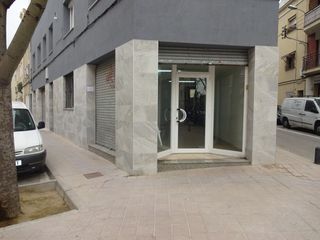 Lloguer Local Comercial  Travessia de la llum. Local en alquiler en las planas (san joan despí)