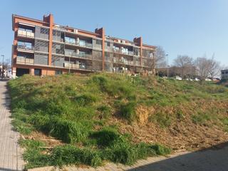Terreny residencial a Carrer de m'aurlia capmany 18. Solar uso residencial unifamiliar en la serreta