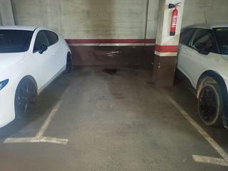 Aparcament cotxe  Calle eduard gibert. Plaza parking coche grande