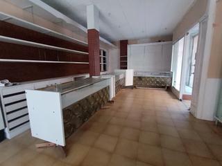 Local Comercial  Carrer de sant jeroni. Local esquinero en zona de paso