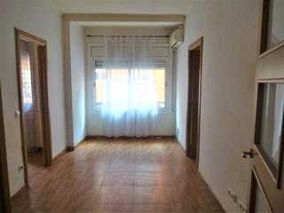 Appartement  Carrer de josep recort i dagà. Piso 3h exterior en barrio centro cornella