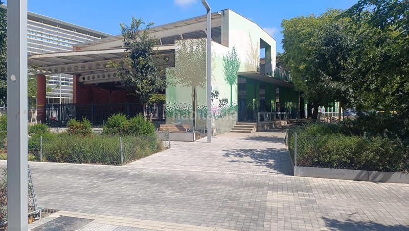 Foto f3cb2b00-818b-4117-a983-2046dcbc3d57. Alquiler parking coche parking en alquiler en Centre Cornellà de Llobregat