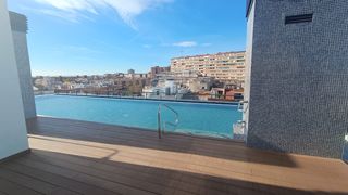 Lloguer Pis  Carrer de l'estronci. Piso seminuevo con parking y piscina comunitaria en sector sanfe