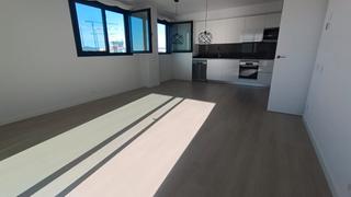 Lloguer Pis  Carrer de l'estronci. Piso seminuevo con parking y piscina comunitaria en sector sanfe