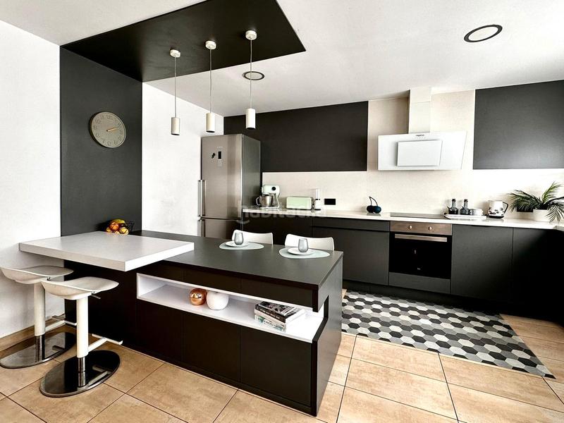 Foto 2975110f-93c1-4f9b-98b9-417550f4497b. Maison avec chauffage parking piscine dans Papiol (El)