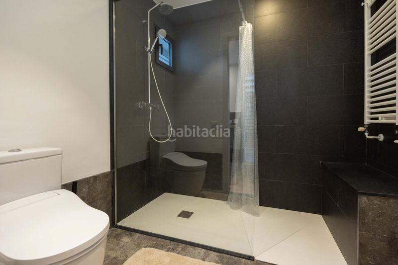 Foto c715e016-f973-4549-bdaf-80c2e0b836cc. Xalet amb xemeneia calefacció piscina a Ciutat Diagonal Esplugues de Llobregat