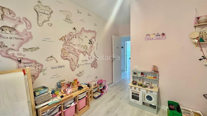 Foto 45702fec-f9ec-45cd-9acf-eeb7a996e68c. Pis amb calefacció aparcament piscina a El Poal Castelldefels