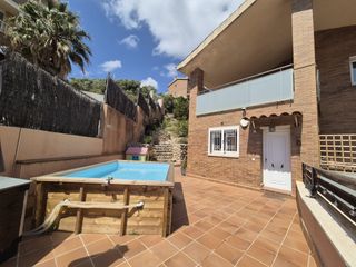Haus  Carrer esparraguera. Casa unifamiliar aislada en venta en cubelles