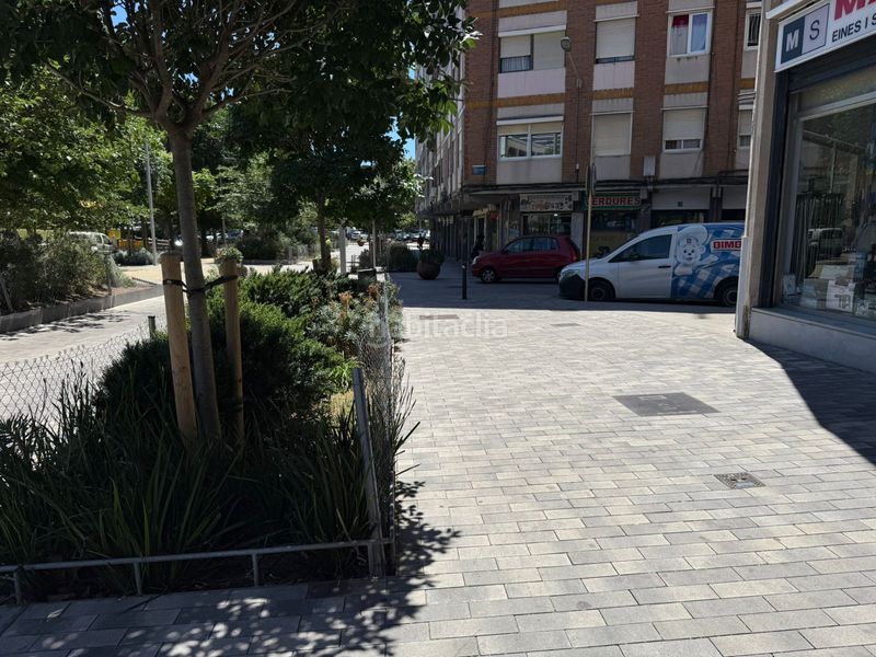 Foto e765c176-3641-495a-81a2-8ef3dd7d4422. Aparcament cotxe a carrer de francesc adell i ferré 12 a Cornellà de Llobregat