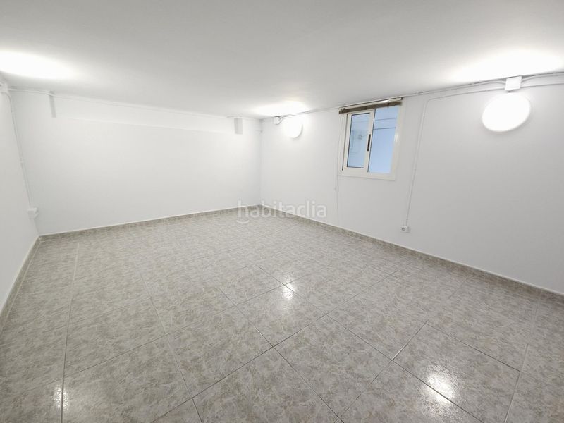 Foto c99bd8af-3649-4708-bd12-6f7cd75531b5. Local comercial a Les Planes Sant Joan Despí