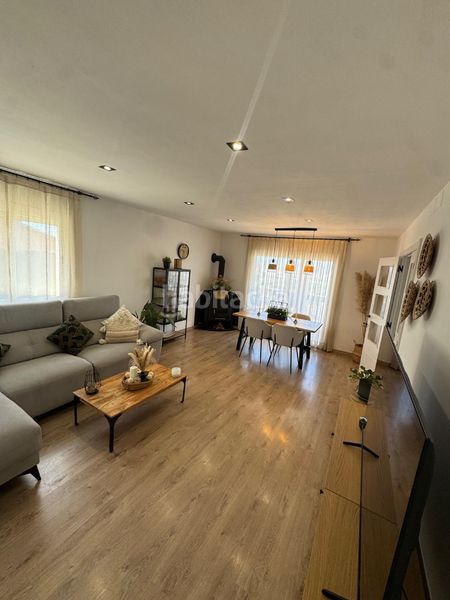 Foto a13d4d2f-deda-4811-8054-dd89ee1cc30d. Casa amb xemeneia aparcament a Abrera