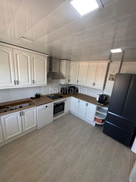 Foto b172fdb3-1277-44c2-93d1-967c4b237f50. Casa amb xemeneia aparcament a Abrera