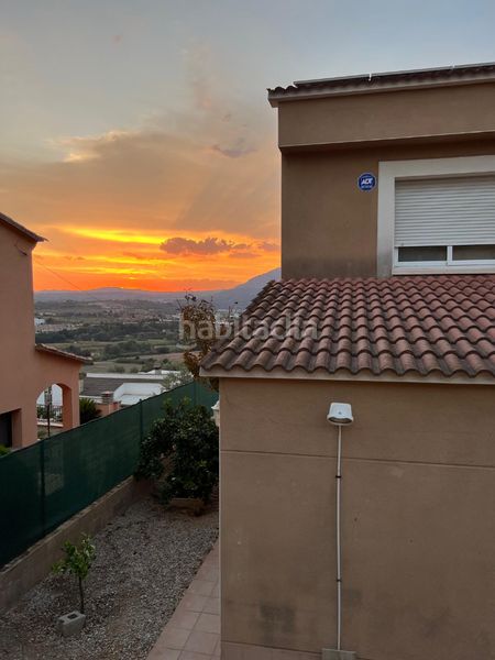 Foto fbe17c28-8e87-4cbf-923d-1ef148d0dc09. Casa amb xemeneia aparcament a Abrera