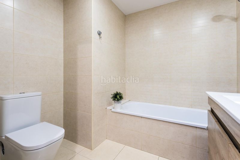Foto f52b4f96-176d-44d6-8252-26535069a734. Pis amb calefacció aparcament a El Gall Esplugues de Llobregat
