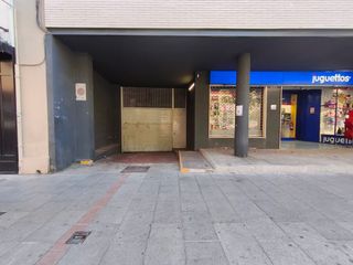 Aparcament cotxe a Carrer de Joaquim Rubió i Ors 286