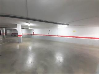 Aparcament cotxe a Roquetas pueblo. Garaje en calle la loma