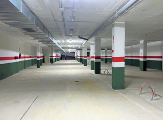 Parking coche en José Amat Benavides