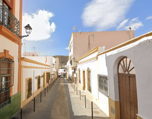 Appartement  Almeria. Casa de 4 dormitorios en almería