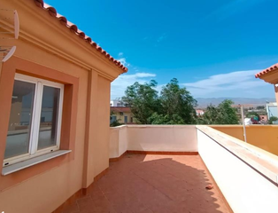 Maison jumelée  Antequera. Vivienda unifamiliar de cuatro dormitorios en tabernas