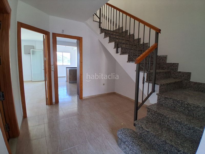 Foto ac5451f1-08a4-42d6-a33a-9dc1b2c9ca6c. Casa adossada a Berja