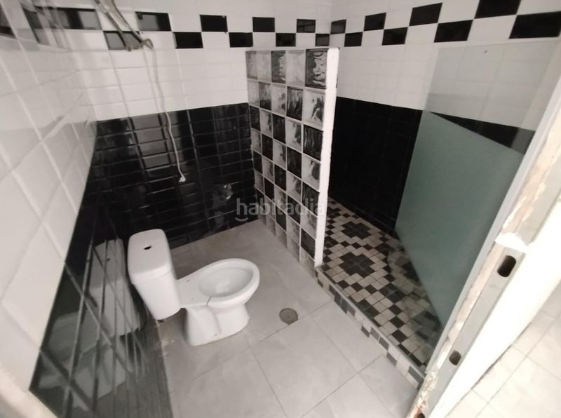 Foto a783ddae-fa52-4363-9a71-bb0227bd0ad9. Casa adossada a Centro Almería