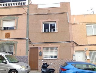 Casa adossada a Sierra Morena