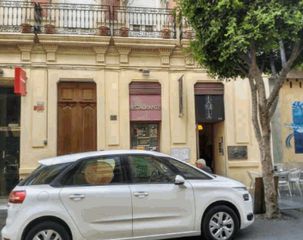 Oficina  Conde ofalia. Local ocupado en almeria