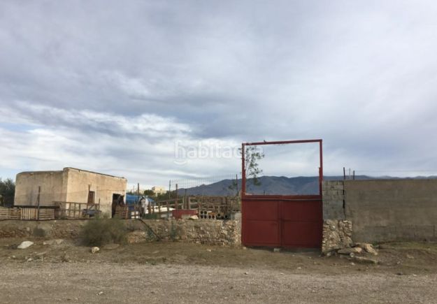 Foto aafdc31c-cc2d-4b0c-8ab7-35ee37928d08. Terreno residencial terreno con edificación en Pechina