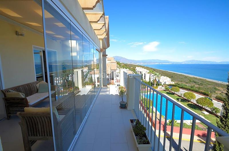 Foto 1f63ee99-88fc-483d-85c4-5275b8af84d9. Penthouse with parking pool in Chullera Manilva
