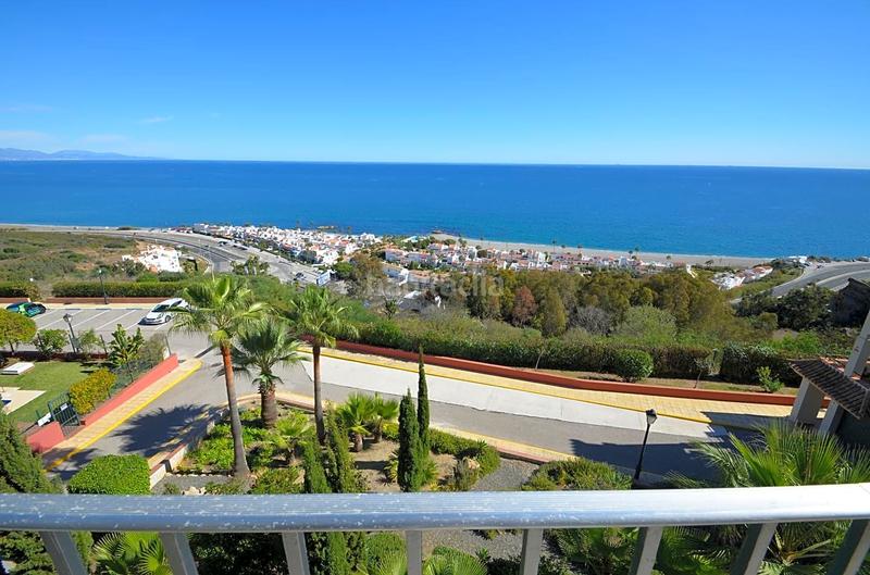 Foto cbff0bcb-2c07-4838-829f-67a4d196da43. Penthouse with parking pool in Chullera Manilva