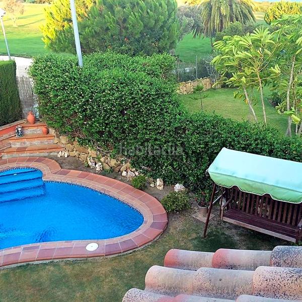 Foto afeaff12-500c-43da-8c6d-17942646059a. Casa aparellada amb piscina a La Duquesa Manilva