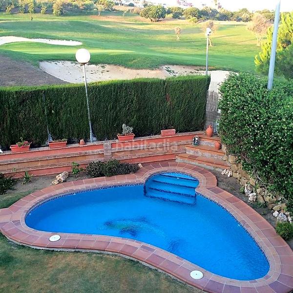 Foto 99d0da4f-fc7b-4408-b978-82d454f6311d. Casa pareada en La Duquesa Manilva