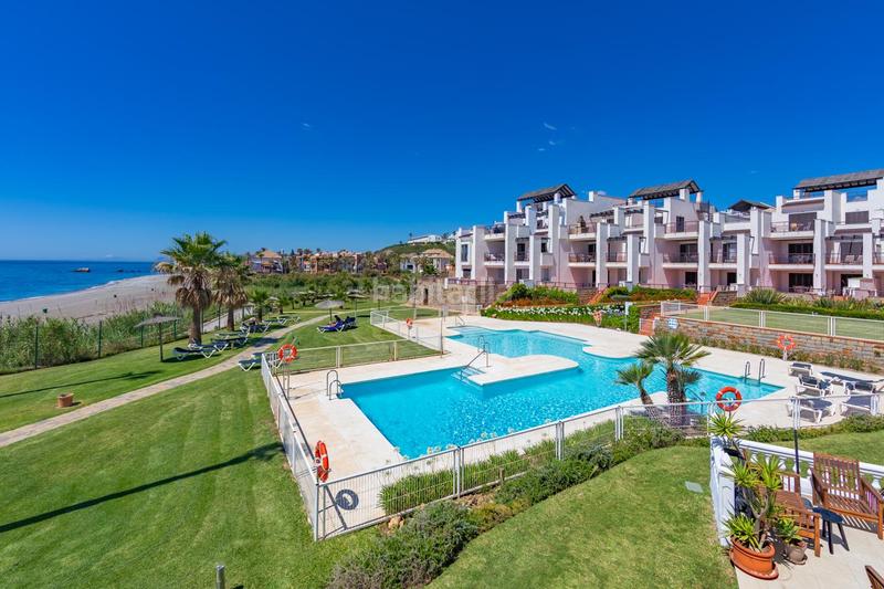 Foto 0a5bcc7f-b634-416b-9895-105f53d2536e. Piso magnifico apartamento en primera linea de playa con bellísimas vistas al mar, costa. en Casares