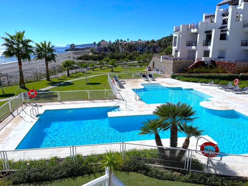 Foto b534756f-05a7-4b44-bb1d-adcec78a93f3. Piso magnifico apartamento en primera linea de playa con bellísimas vistas al mar, costa. en Casares