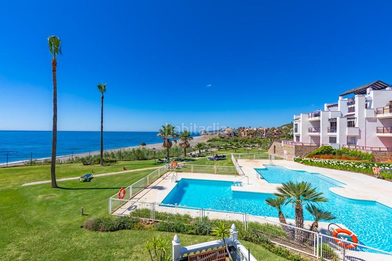 Foto d8cdb168-b740-4f77-afe5-291fc4ec8a7b. Piso magnifico apartamento en primera linea de playa con bellísimas vistas al mar, costa. en Casares