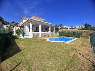 Casa  Valle romano. Villa de reciente construcción en primera linea de golf, ubicada