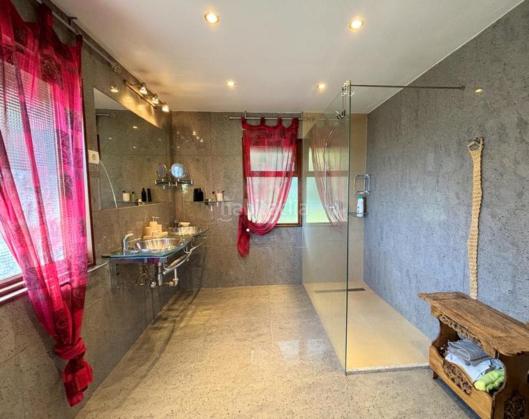 Foto 11b1e65f-76c8-4a58-9d4f-ea3ebffc9a44. Masia amb aparcament piscina a Monda