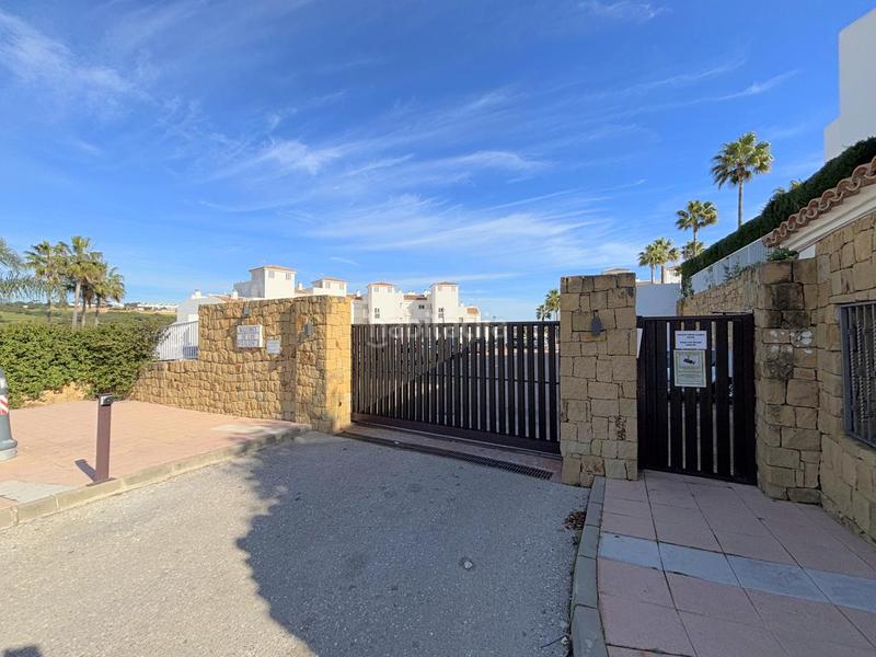 Foto 19519a41-e0e1-4847-9e98-86bf4afeab8d. Piso bonito apartamento situado en la duquesa área en Manilva