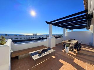 Àtic a Doña julia 19. Exclusivo ático de lujo con vistas al mar y primera línea de gol
