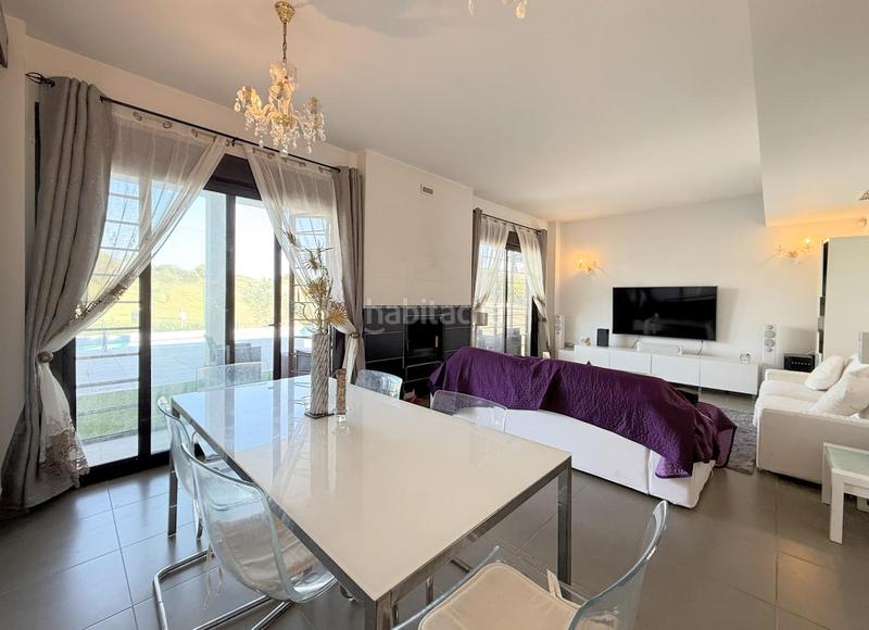 Foto e01f1139-54c8-4b56-a1ea-ae7d3ffaa5d8. Casa bifamiliare con riscaldamento piscina in Valle Romano Golf Estepona