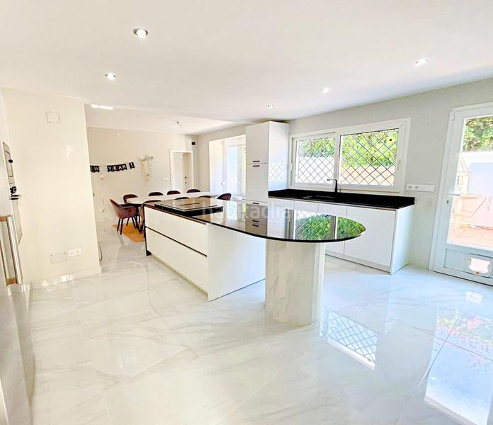 Foto 6a336206-851e-486d-af51-8cf452c4162c. Casa amb calefacció aparcament piscina a Sotogrande costa Sotogrande