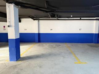 Aparcament cotxe a Doña julia 1
