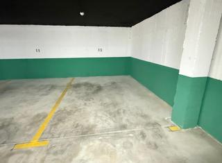 Aparcament cotxe a Doña julia 1