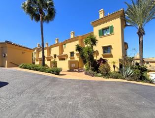 Casa adossada  Almenara. Hermosa casa adosada ubicada en sotogrande en primera linea de g