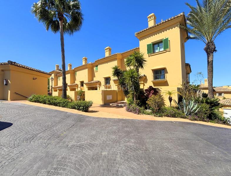 Foto 439096d3-d613-4f5e-ae1d-00333894830b. Casa adossada amb calefacció aparcament piscina a Sotogrande