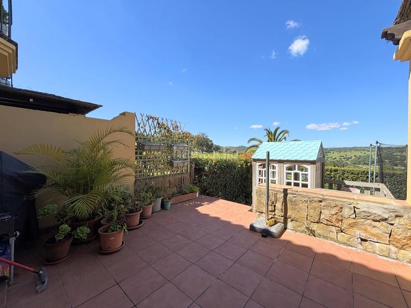 Foto 4e89f933-ab7d-44c0-9e53-8e8b44bf99ca. Casa adossada amb calefacció aparcament piscina a Sotogrande