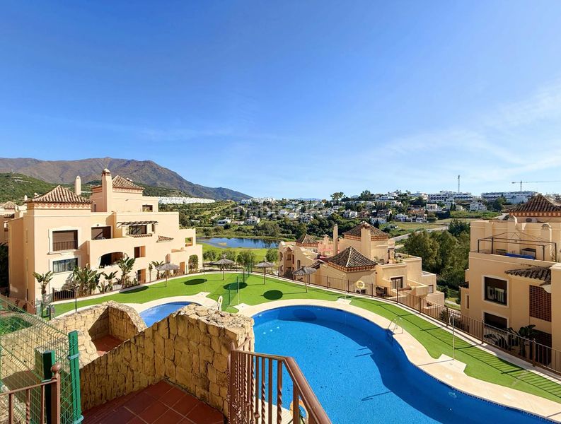 Foto 59655634-c1ea-4318-b520-9ef95d443088. Àtic amb aparcament piscina a Valle Romano Golf Estepona