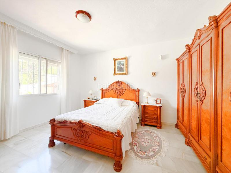 Foto 06eb86b4-a2cf-45e5-829f-f30e92638fc5. Casa con piscina in altos de Estepona Estepona