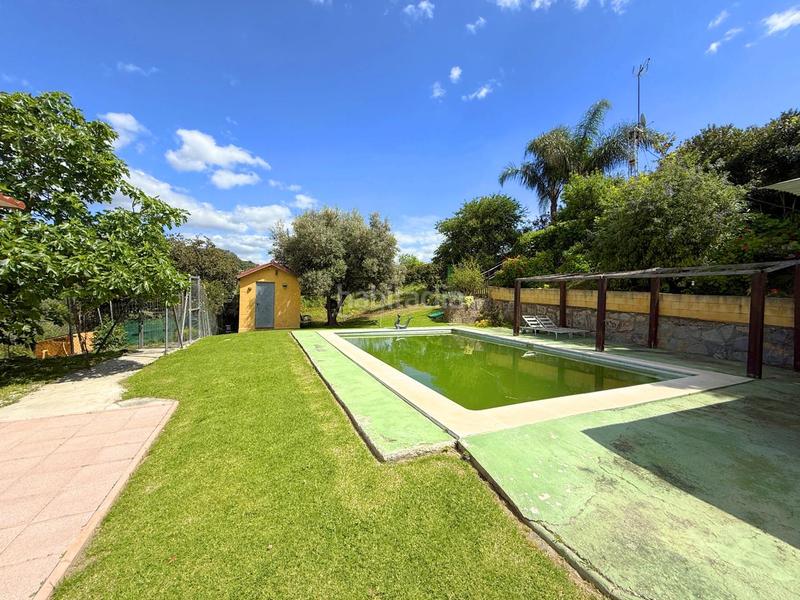 Foto 2f37ea5d-7f6c-42ea-a11b-300a725df9e8. Casa con piscina in altos de Estepona Estepona