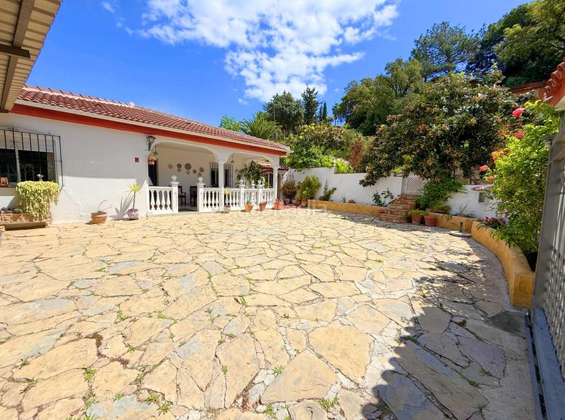 Foto f77797c5-2a8d-4f98-9175-53ec72988de9. Casa con piscina in altos de Estepona Estepona